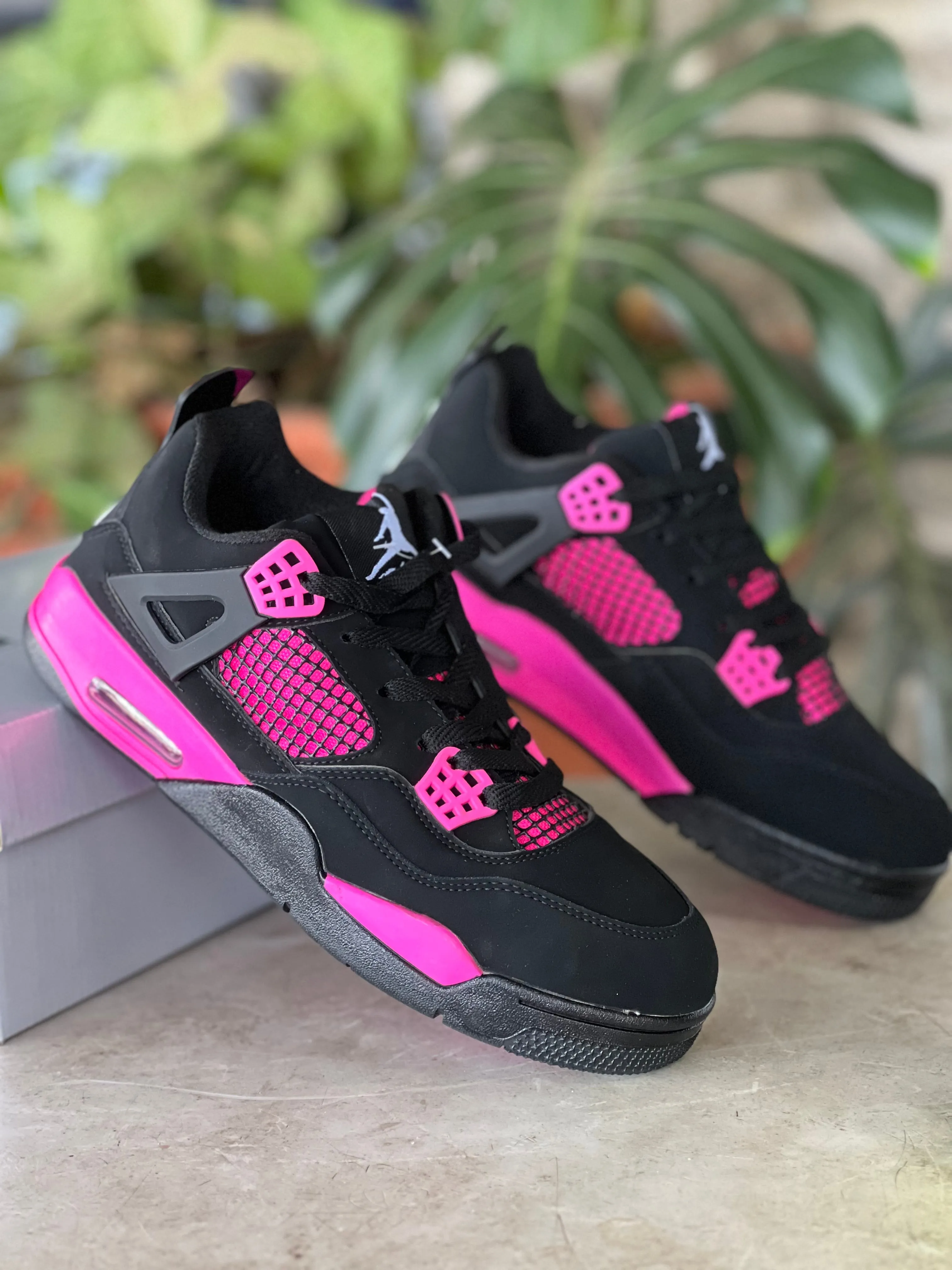 Air Jordan 4 Sneakers - Black/Pink