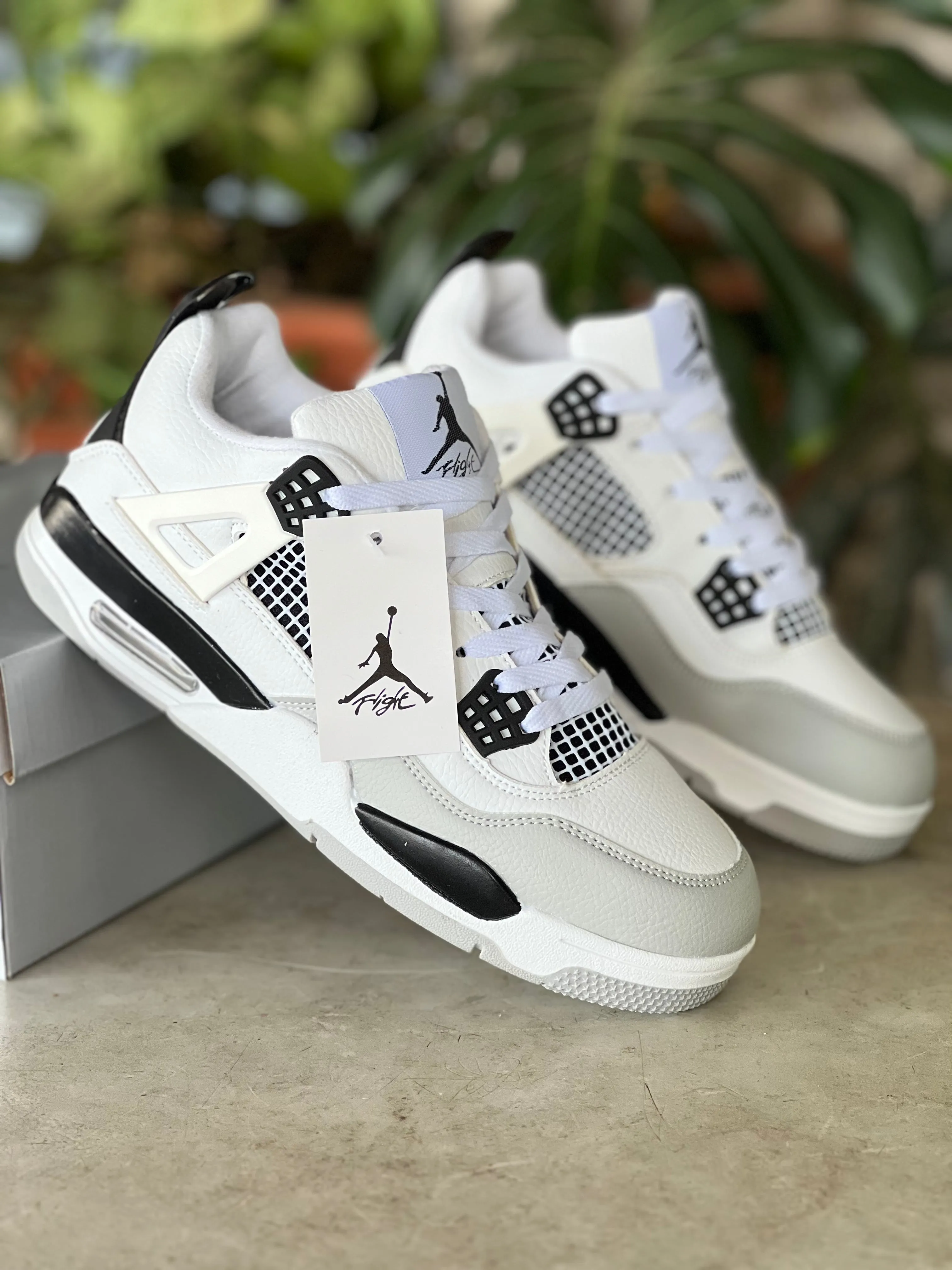 Air Jordan 4 Sneakers - Grey/White