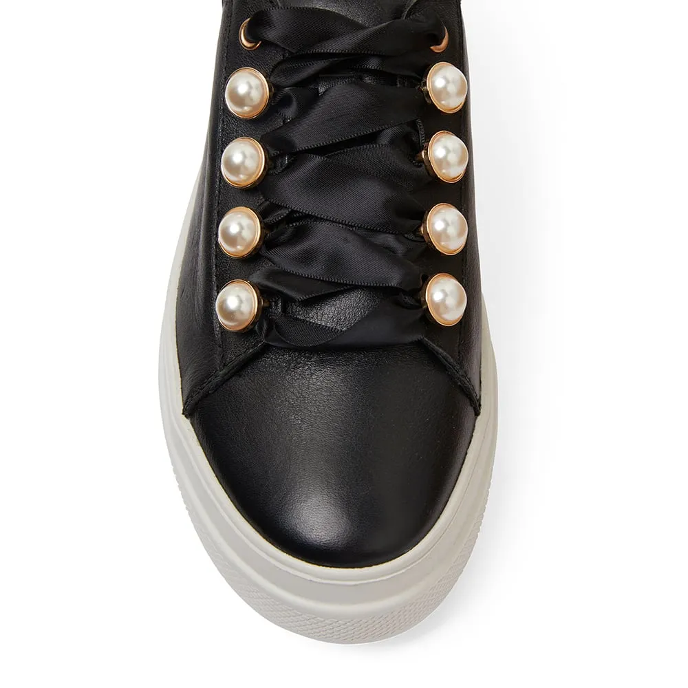 Bant Sneaker in Black Leather