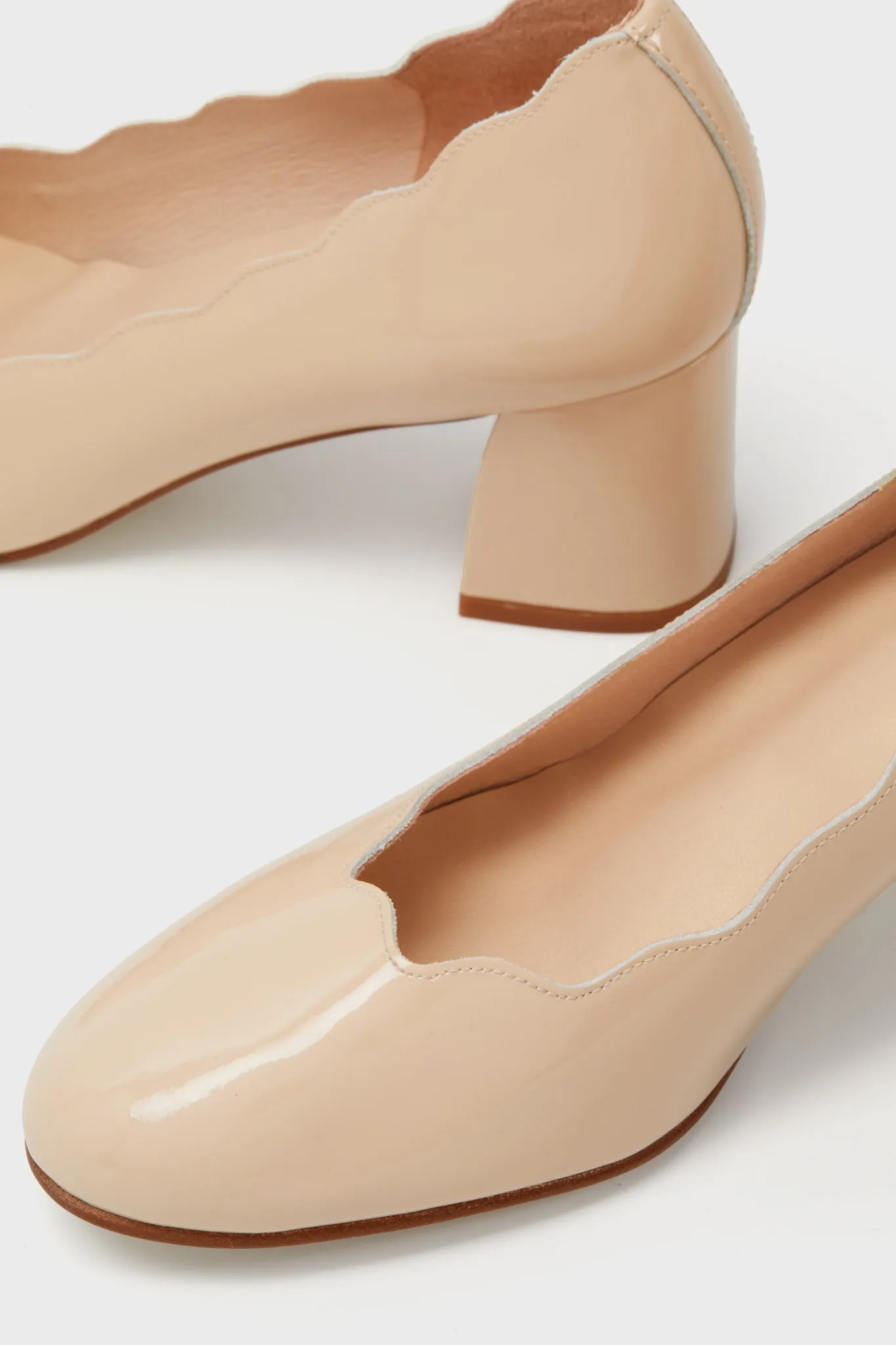 Beige Wave Patent Heels